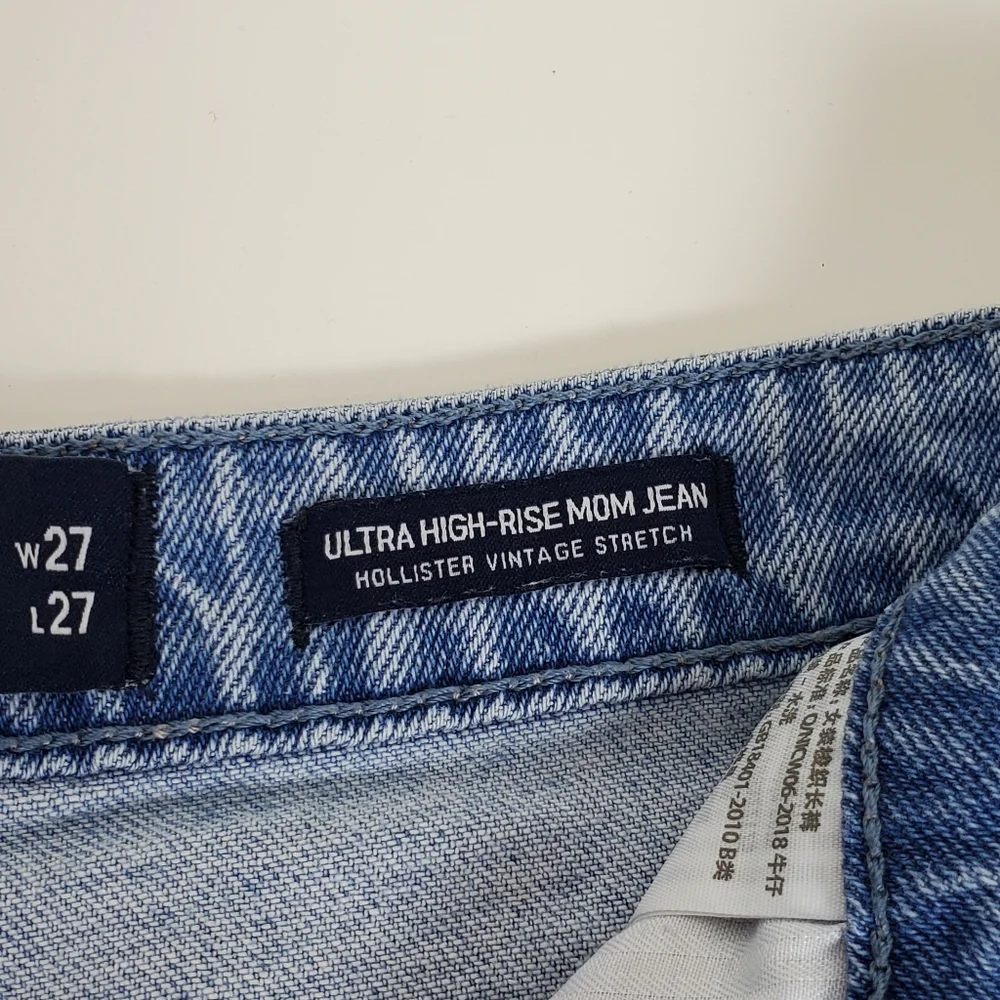 Hollister ultra high rise mom jeans size 27 / 5